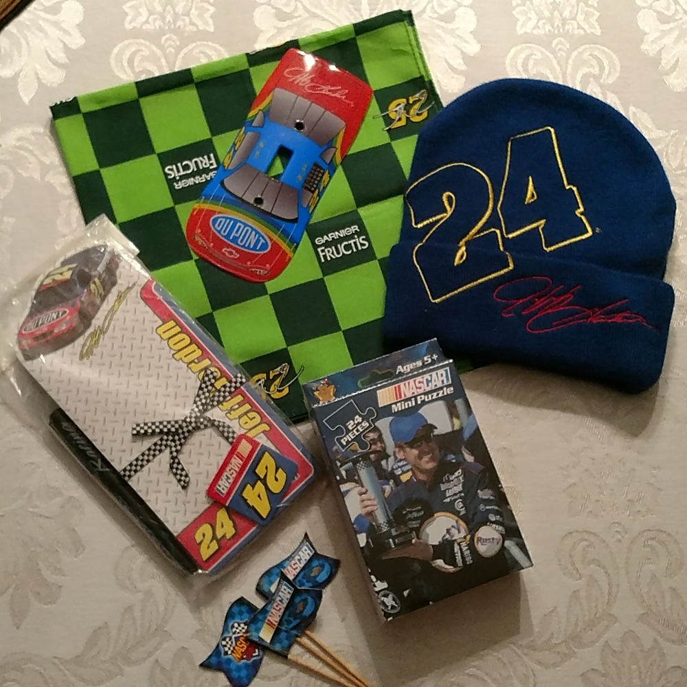 Nascar gift set, 2 puzzles, Notepad set, youth knit hat, bandana +
